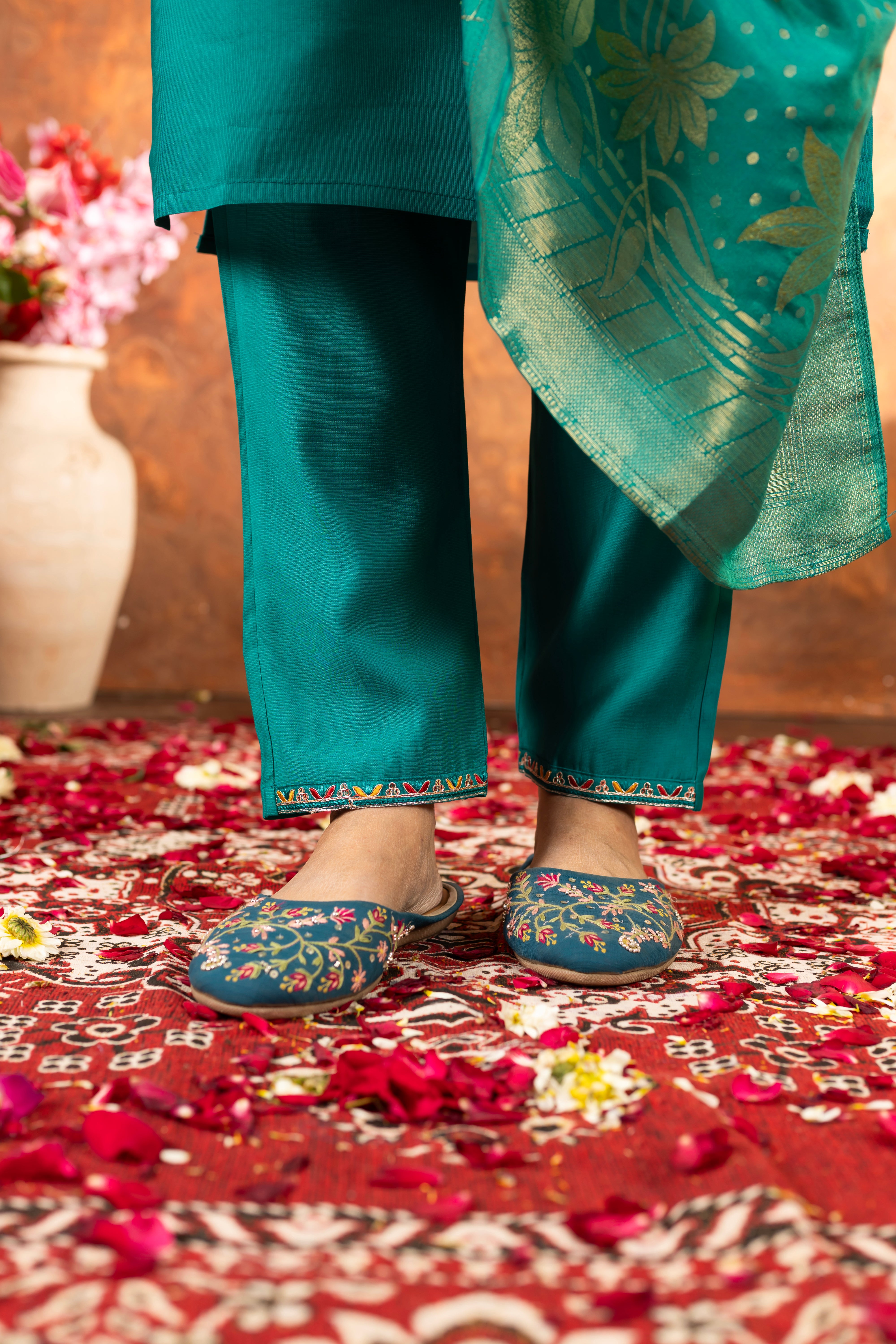 Elegant Straight Kurti Pant Dupatta Set