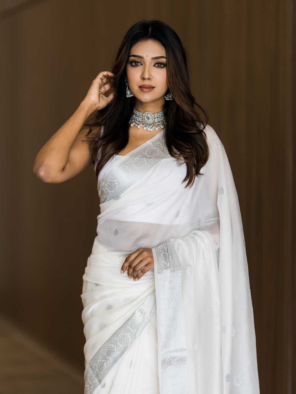 SOFT LILAN SLAB KHADI ATTRACTIVE CHARMFULL WHITE WITH *SILVER * BELT CHARMFULL SUPER DUPER COLOR *