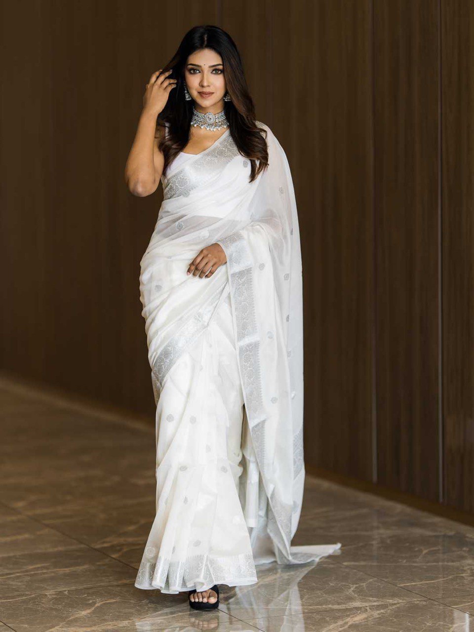 SOFT LILAN SLAB KHADI ATTRACTIVE CHARMFULL WHITE WITH *SILVER * BELT CHARMFULL SUPER DUPER COLOR *