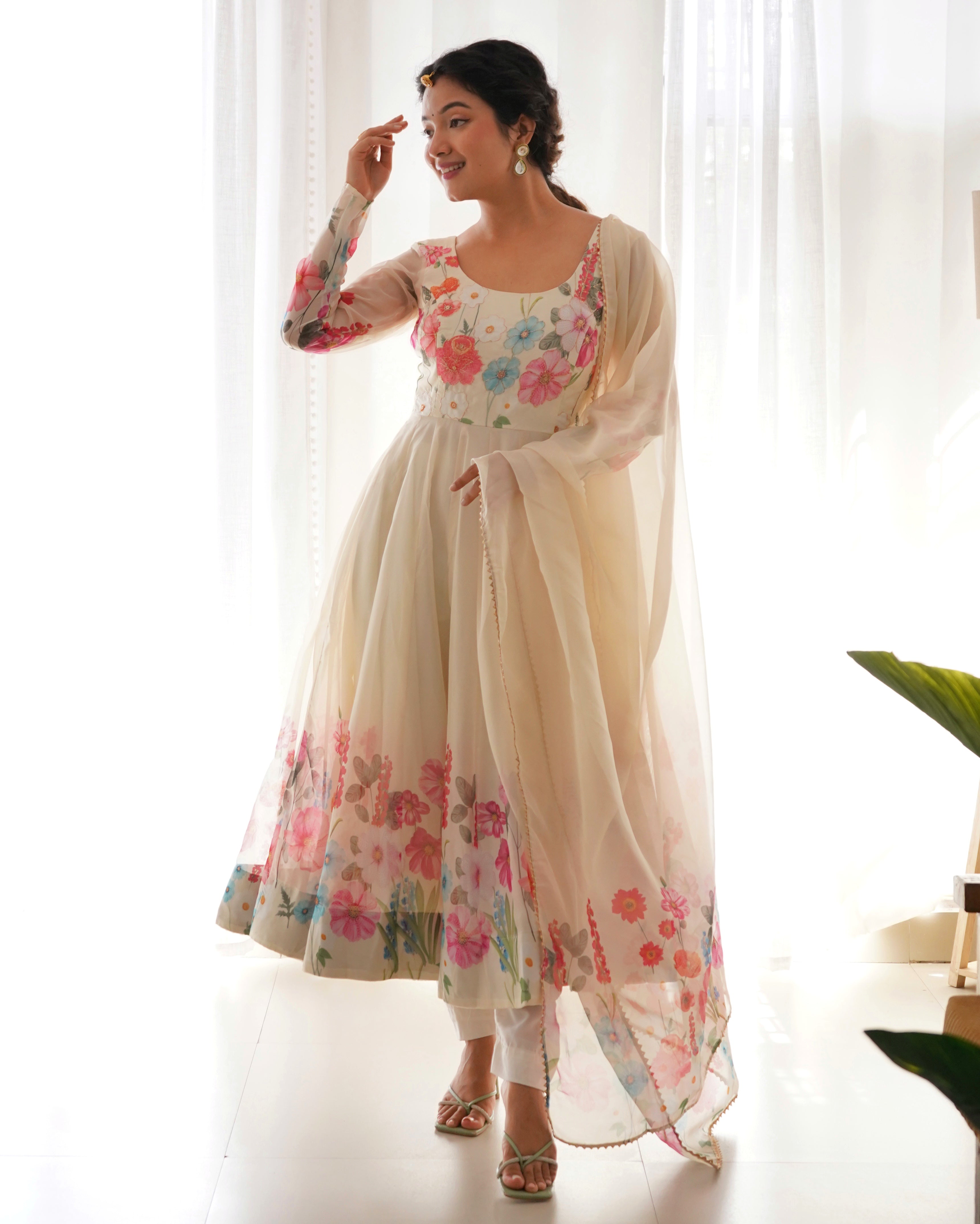 REAL MODELING PURE SOFT ORGANJA SILK FABRIC FULLY FLAIR KALI PATTERN AND CANVAS PATTA WITH DUPPTA SET ,PENT READY TO WEAR*