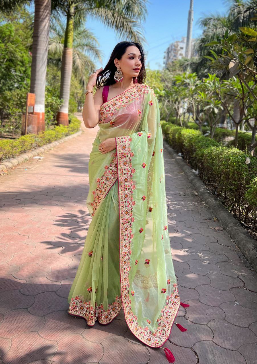 *🪡 Evergreen and Most Demanding Saree Design*