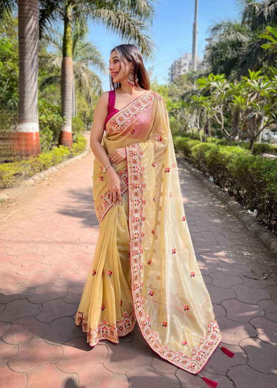 *🪡 Evergreen and Most Demanding Saree Design*