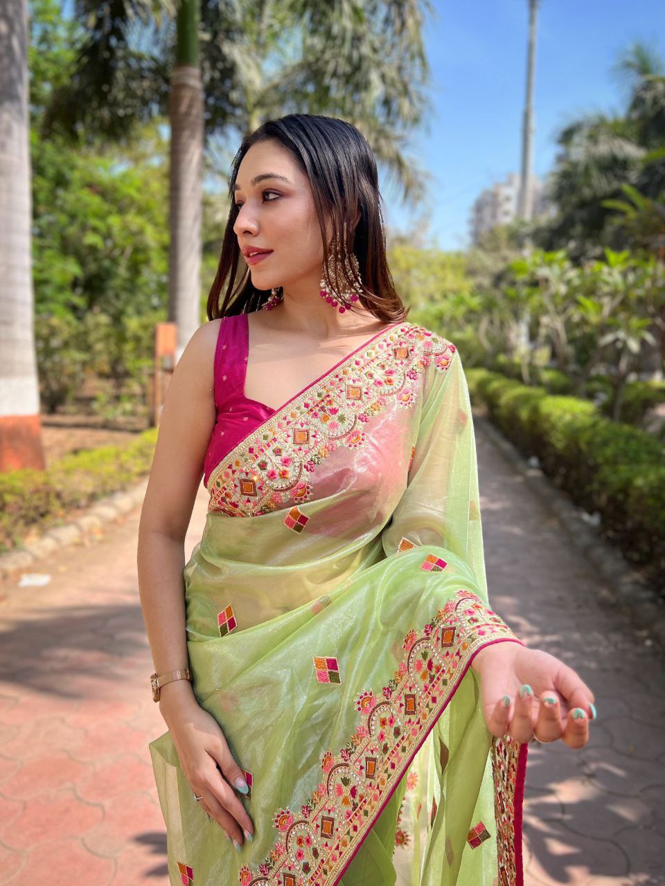 *🪡 Evergreen and Most Demanding Saree Design*