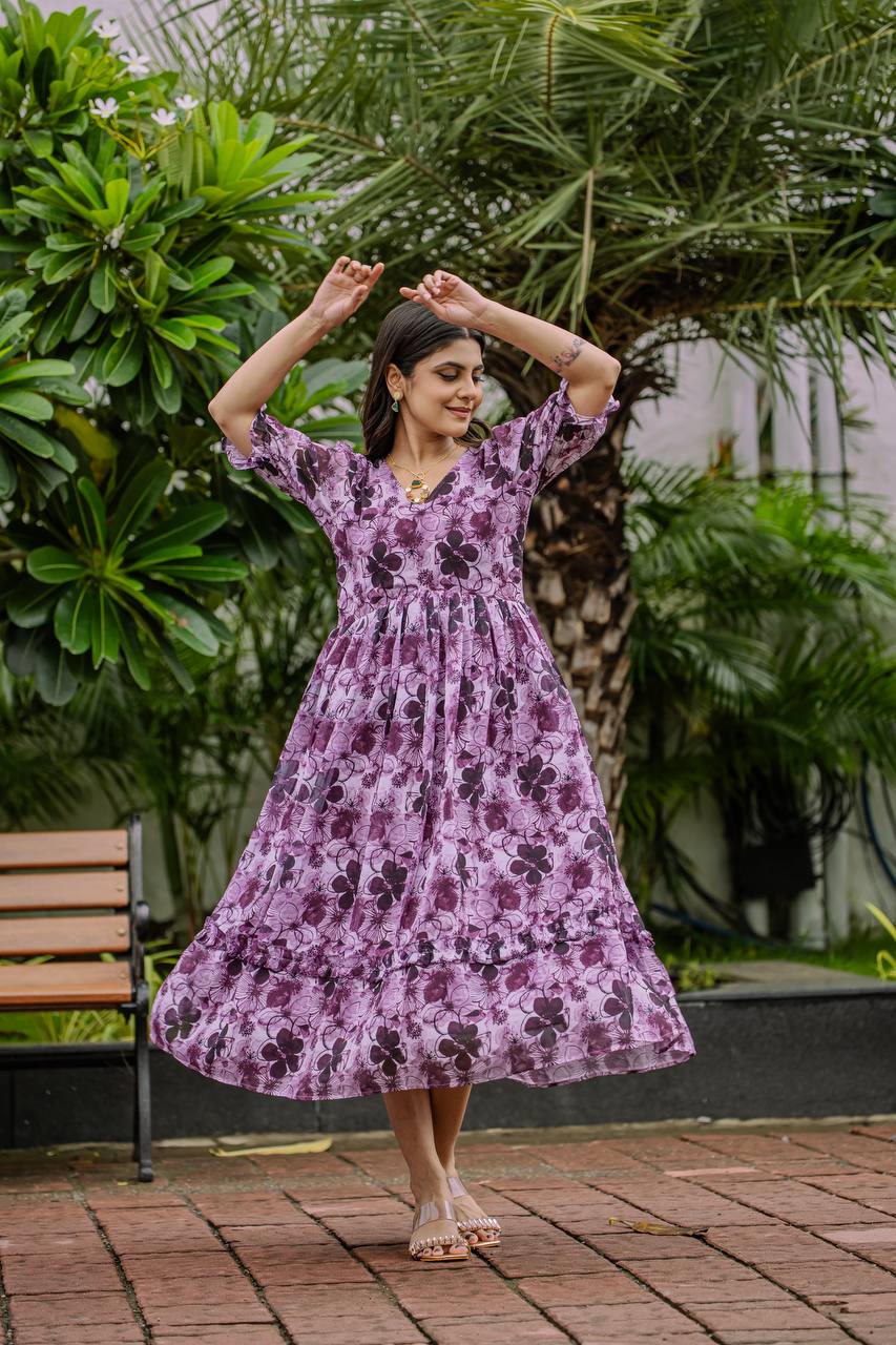 🍂 Stylish Georgette Gown – Comfort Meets Style 🍂