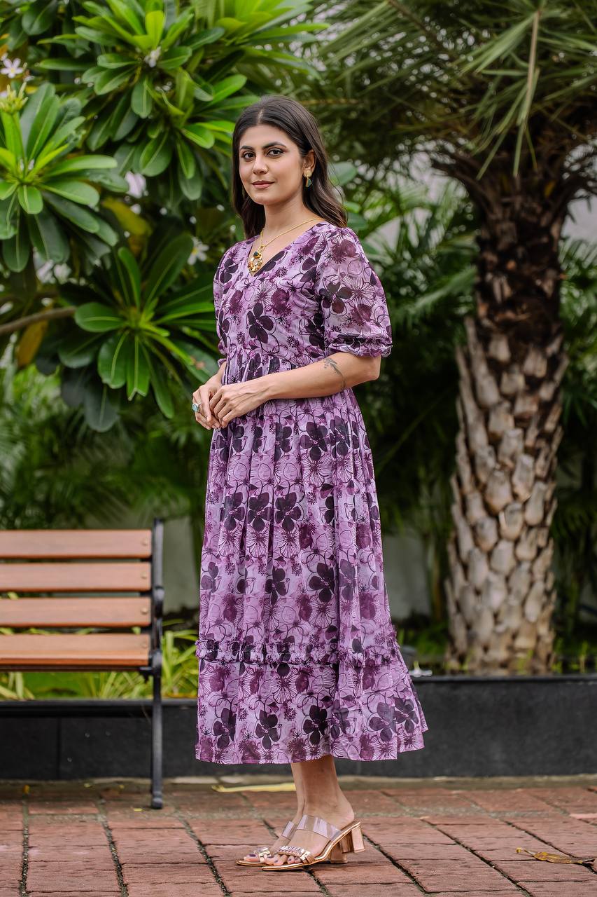 🍂 Stylish Georgette Gown – Comfort Meets Style 🍂