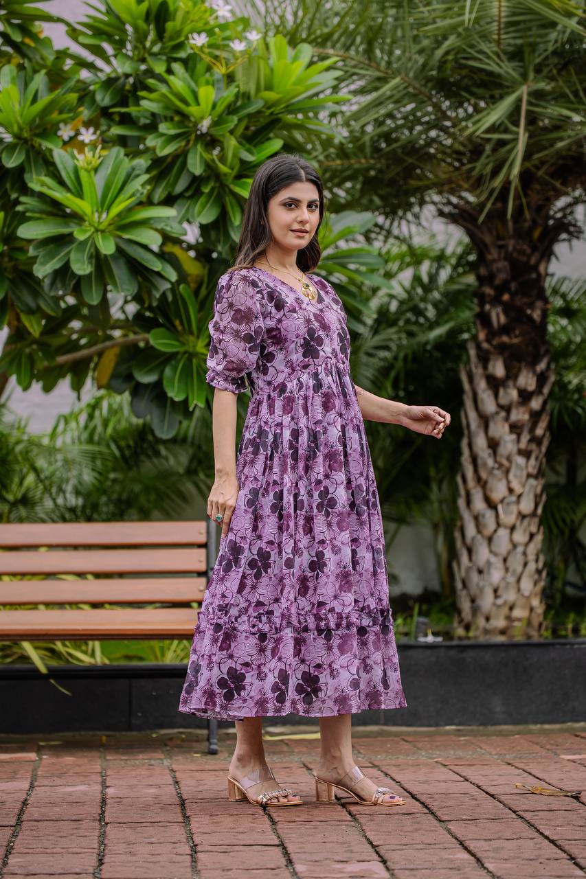 🍂 Stylish Georgette Gown – Comfort Meets Style 🍂